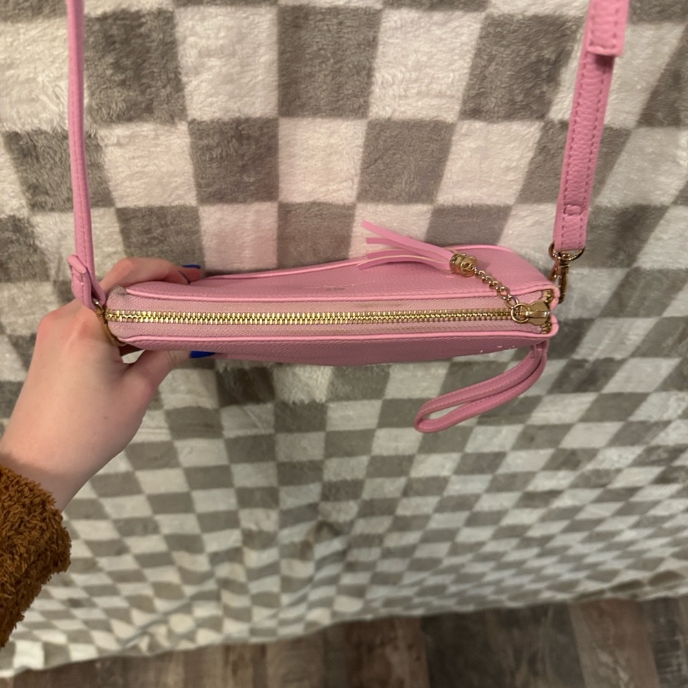 Nanette Lepore Women’s Pink Dome CrossBody Bag Multiple Storage Units - Picture 10 of 13